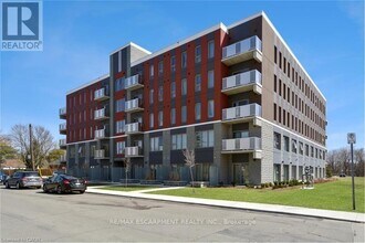 Building Photo - 77 Leland St