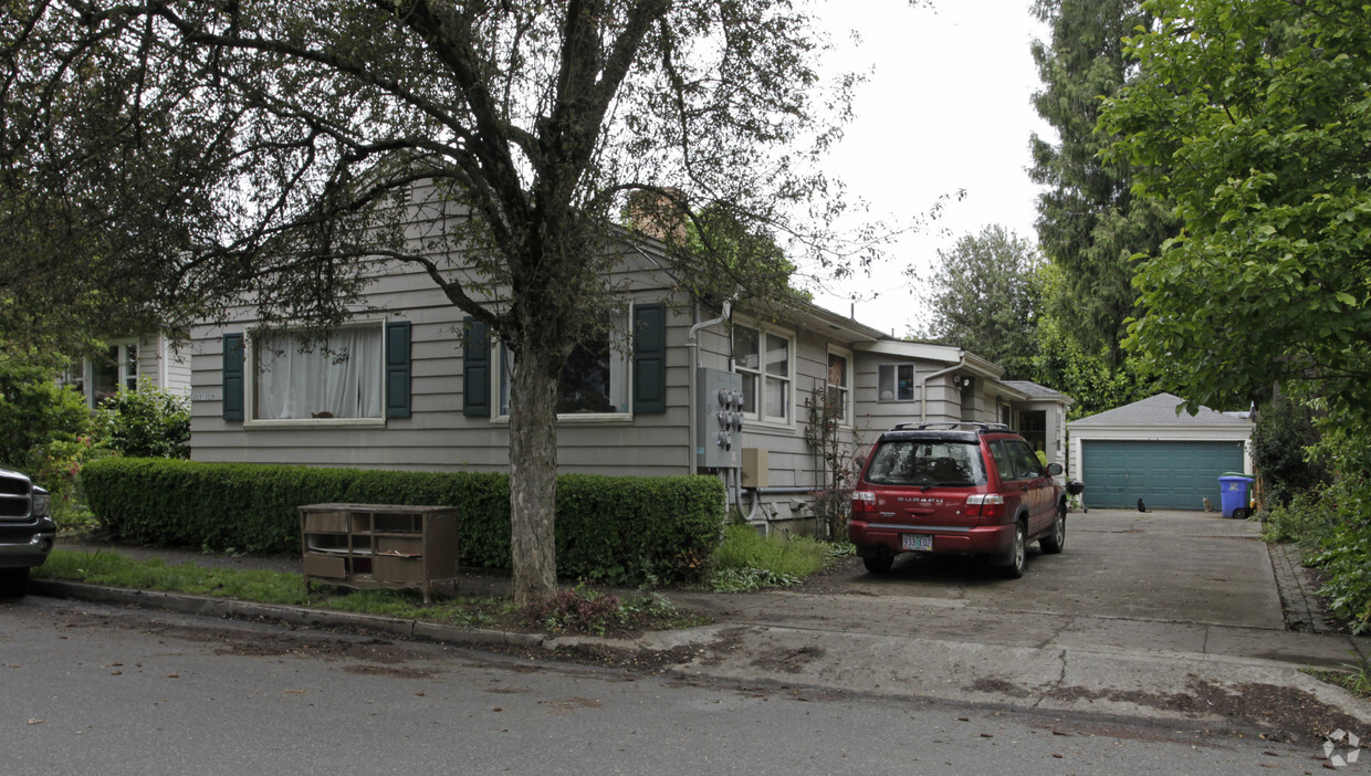 Primary Photo - 3525-3529 SE Madison St
