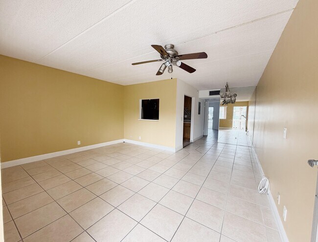 Building Photo - 600 Village Green Ct