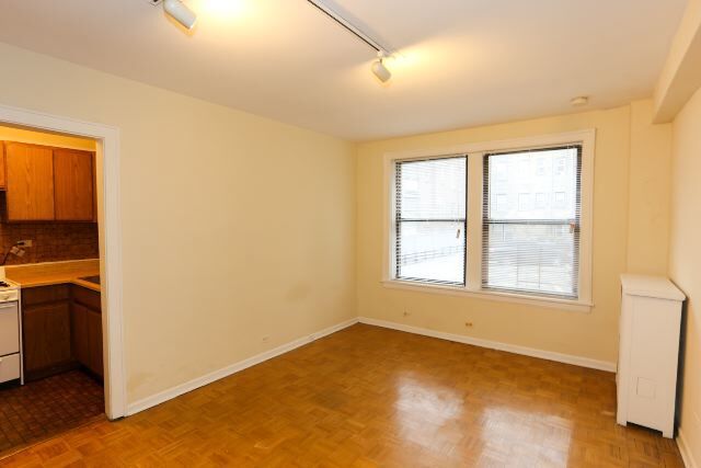 Foto del edificio - 629 W Belmont Ave