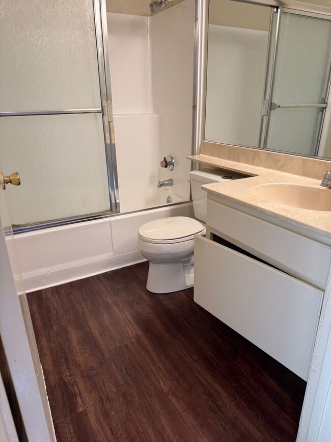 Building Photo - 1930 Vassar St