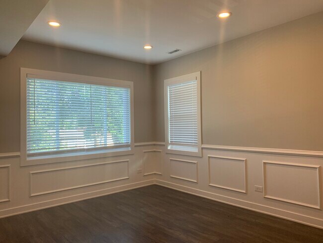 Foto del edificio - 2728 N Newland Ave