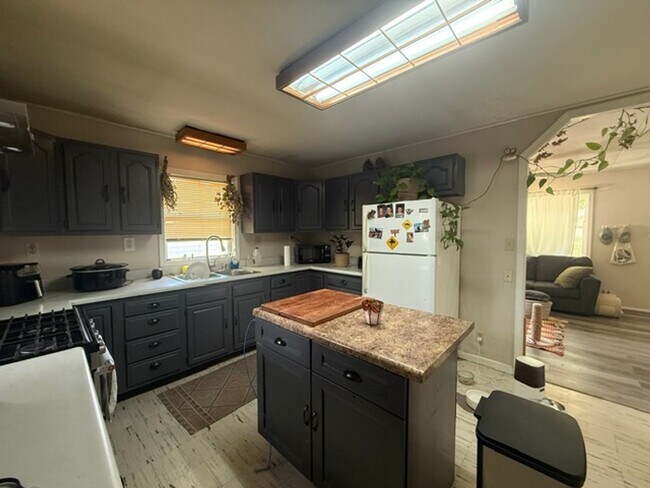 Foto del edificio - Inviting 2 Bed, 1 Bath Home in Peaceful Urbana Neighborhood