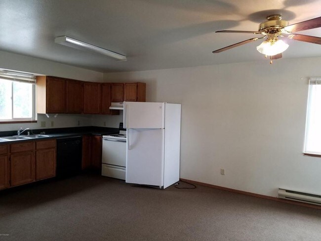 Interior Photo - 702 S Gillette Ave S