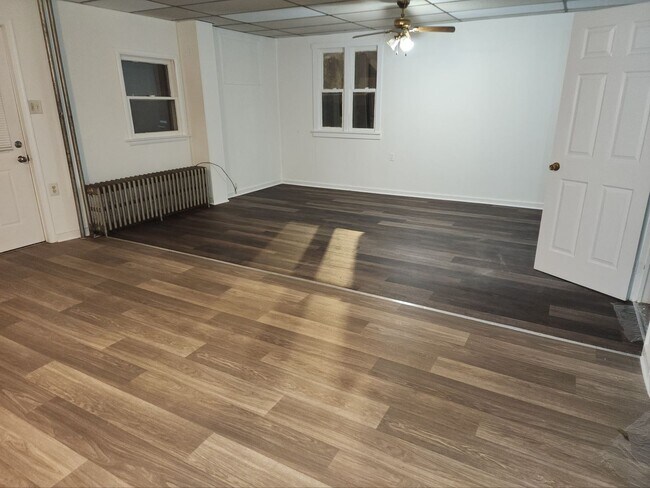 Foto del edificio - 305-305 N York St