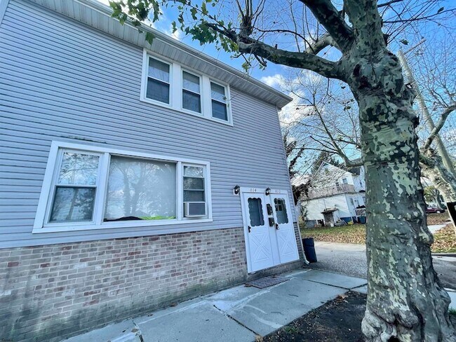 Foto del edificio - 814 Buerger St