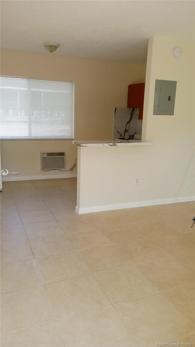 Foto del edificio - 688 NE 85th St