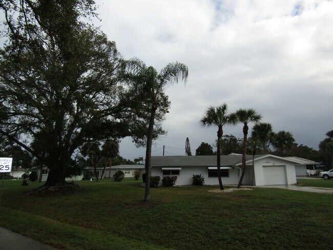 Building Photo - 1200 Laurel Ave