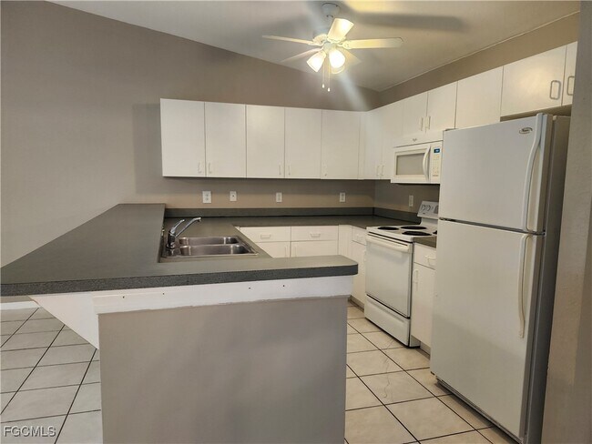 Foto del edificio - 3733 Country Club Blvd