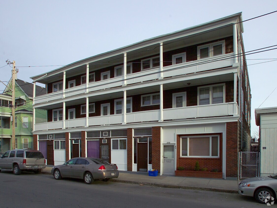 Primary Photo - 240-250 Osborn St