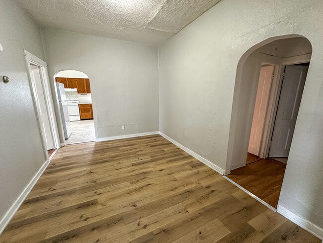 Foto del edificio - 401 S Oak St