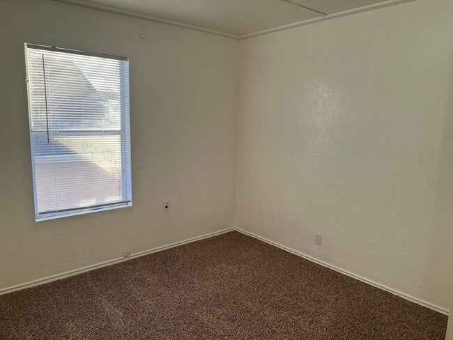 Building Photo - 512.5 W 15th St