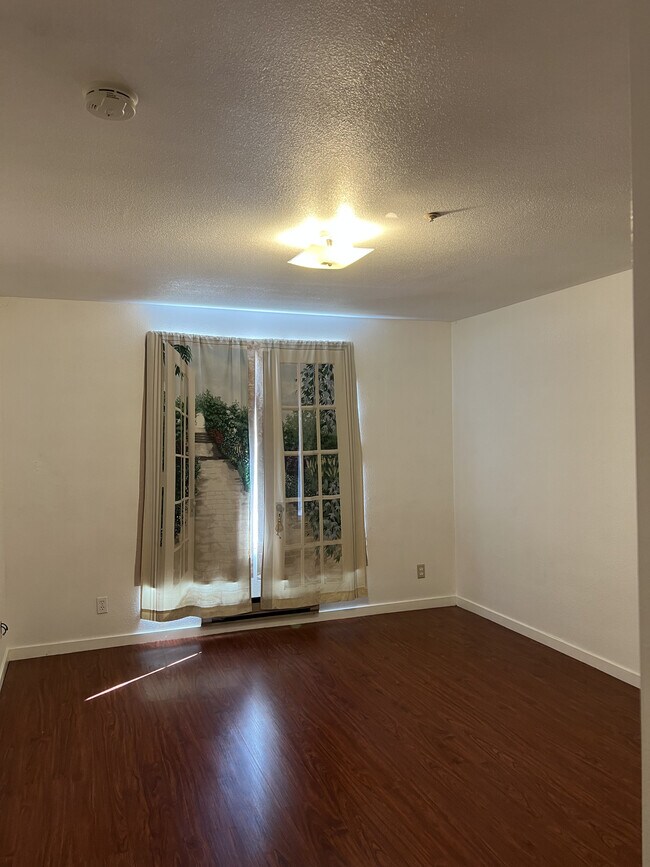 Bedroom 2 - 2901 MacArthur Blvd