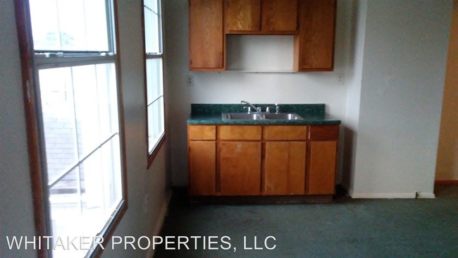Building Photo - 1049 Parsons Ave