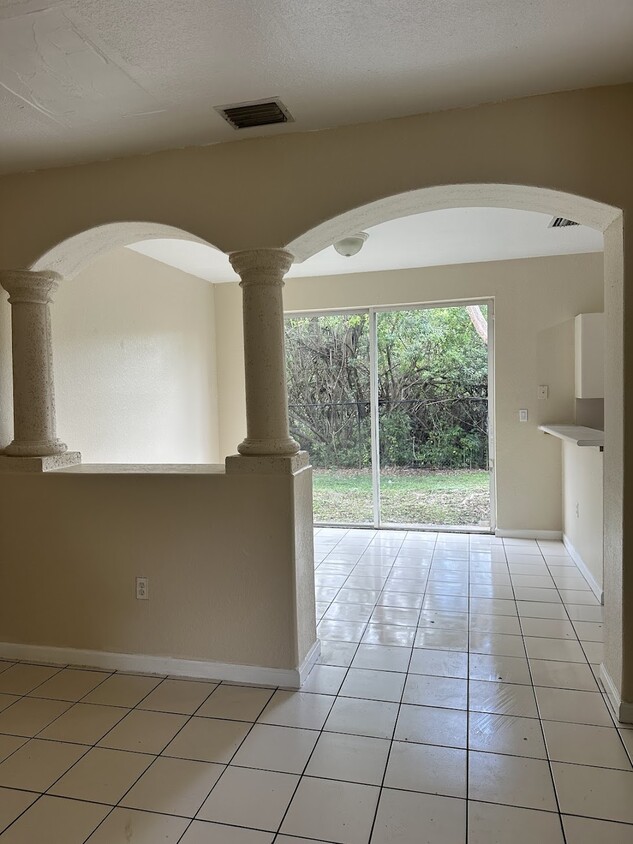 Primary Photo - 1527 SE 24th Ct
