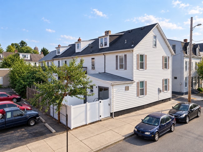 Building Photo - 547 N Silk St