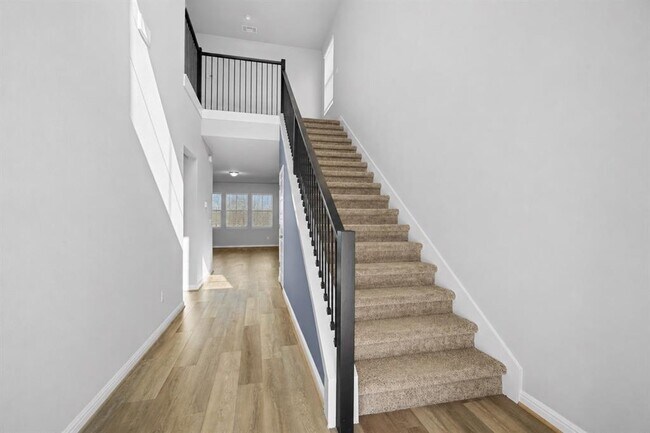 Building Photo - 453 Gaida Loop