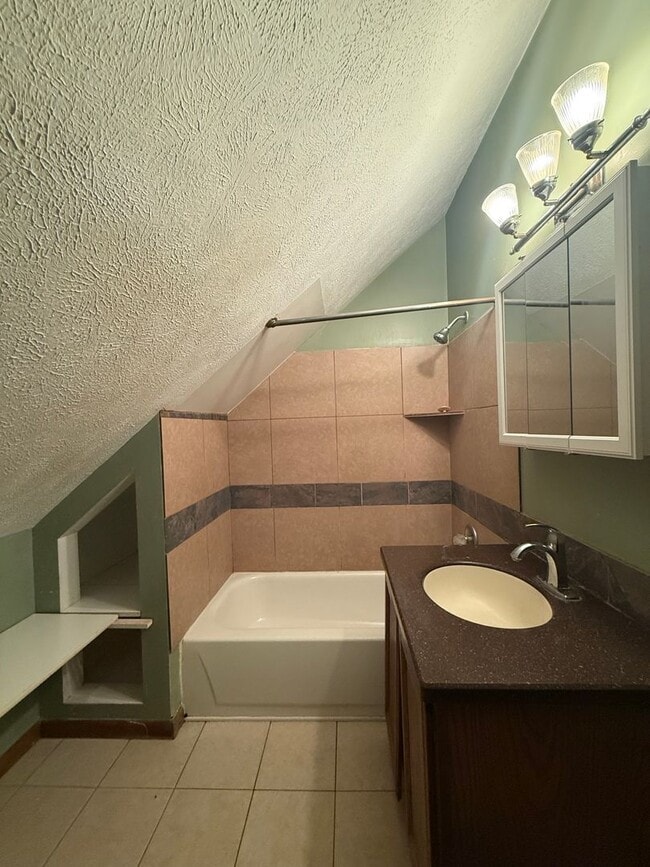 Building Photo - 4643 Izard St