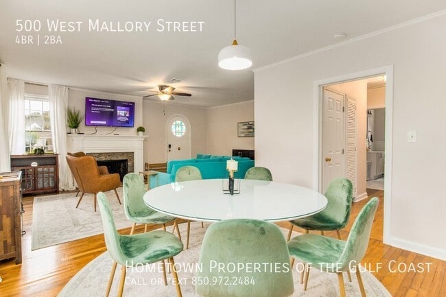Building Photo - Elegant Pensacola Rental with Main and Gue...