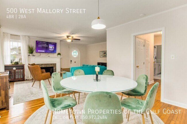 Foto del edificio - Elegant Pensacola Rental with Main and Gue...