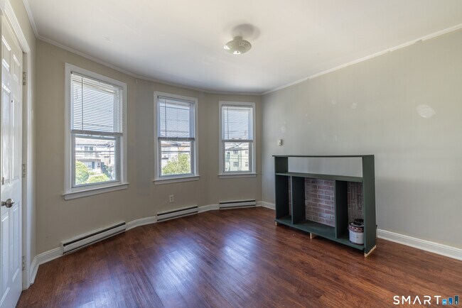 Building Photo - 793 Brewster St