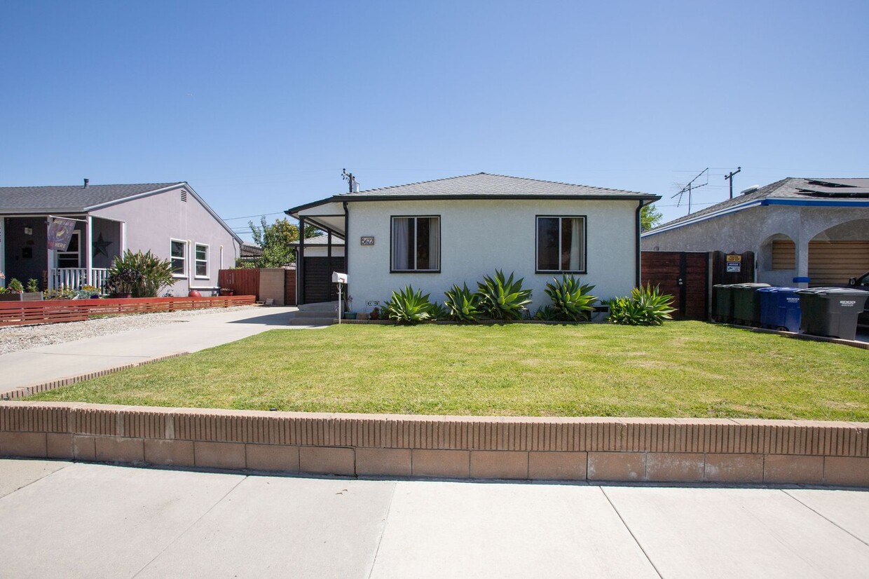 Lakewood Home, 2 Bedroom, 1 Bath with GREAT Backyard Space! - Lakewood Home, 2 Bedroom, 1 Bath with GREAT Backyard Space!