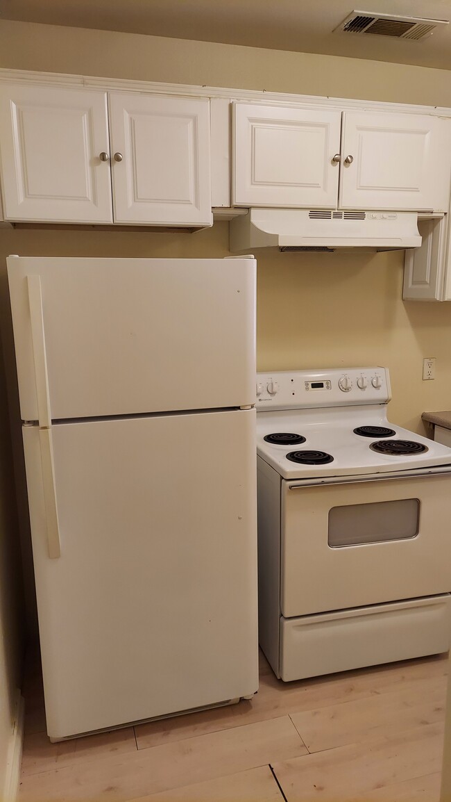 Appliances included - 1325 Venice Blvd