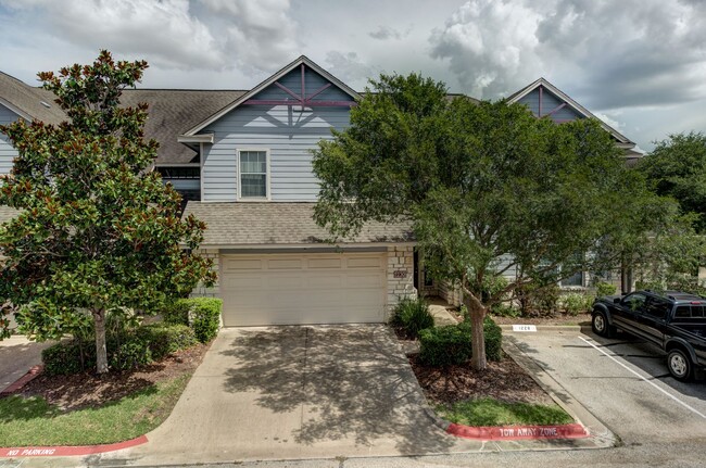 Building Photo - 2818 GEM! Beautiful home minutes from campus!