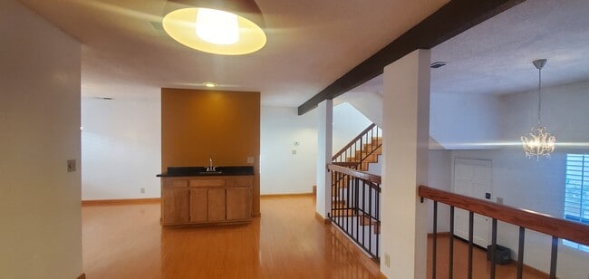 Building Photo - 212 N Stoneman Ave