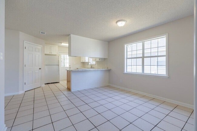 Building Photo - 4065 Chadwyck Dr