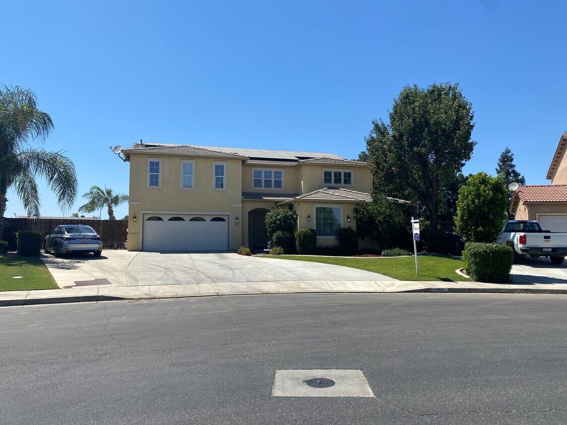 Primary Photo - Luxurious 4 BD 2.5 BA with a 100k Pool and...