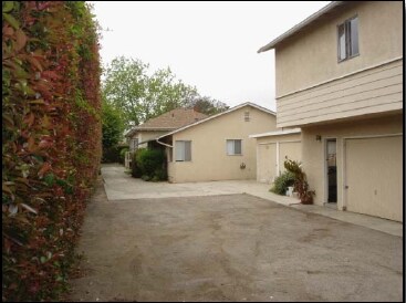 Rear vista al mar - 219 W Islay St