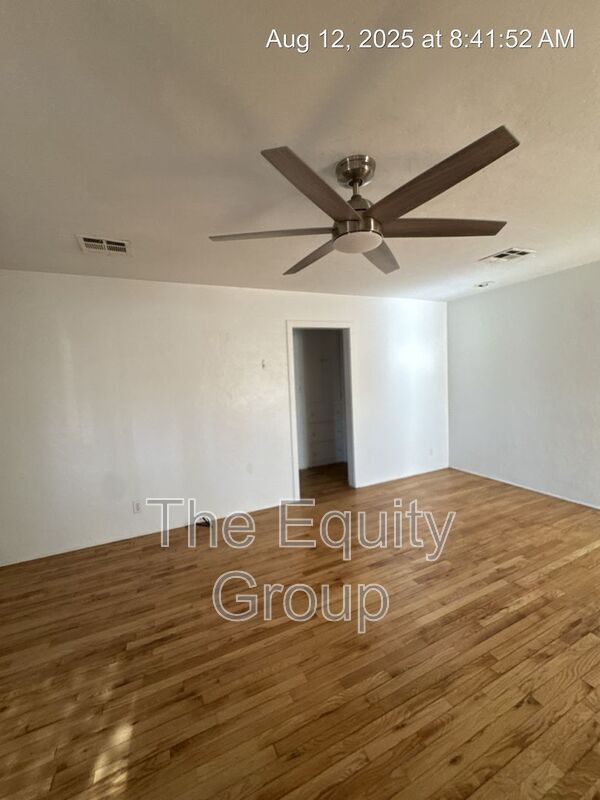 Building Photo - 620 E Tulare Ave