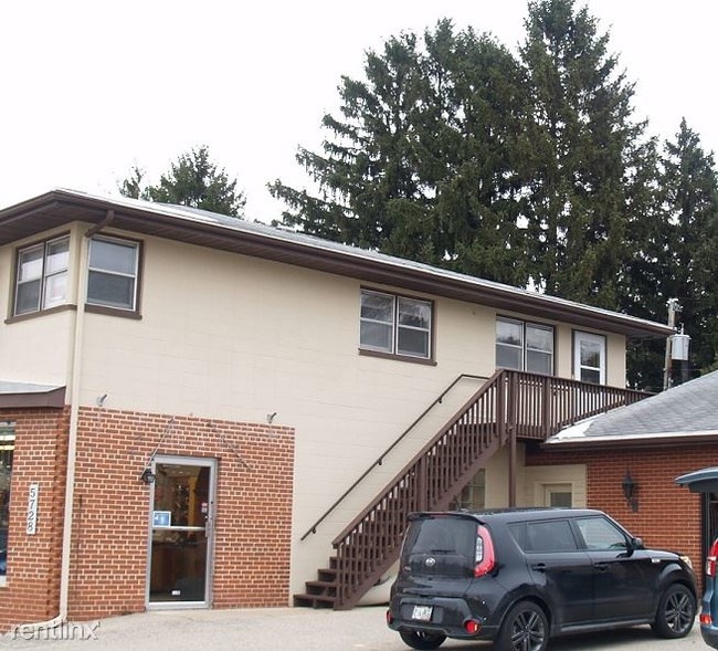 Building Photo - 5728 Monona Dr