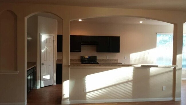 Foto del edificio - 13413 Raintree Dr