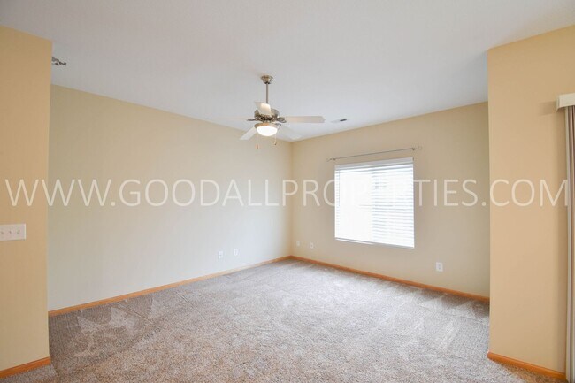 Foto del edificio - 2 bedroom, 2 bath Condo w/ Garage!