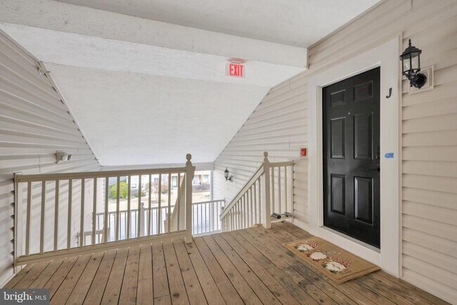 Foto del edificio - 8327 Bluebird Way