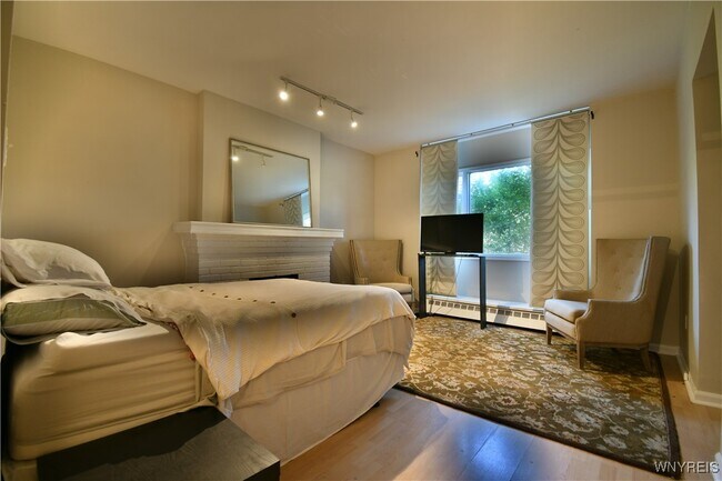 Building Photo - 54 Normal St