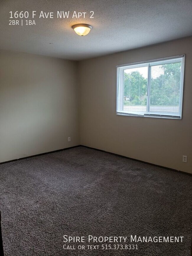 Building Photo - NW large 2 bedroom with hard surface flooring
