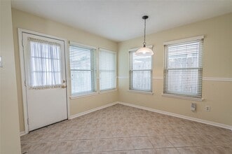 Building Photo - 6630 Bluebottle Ln