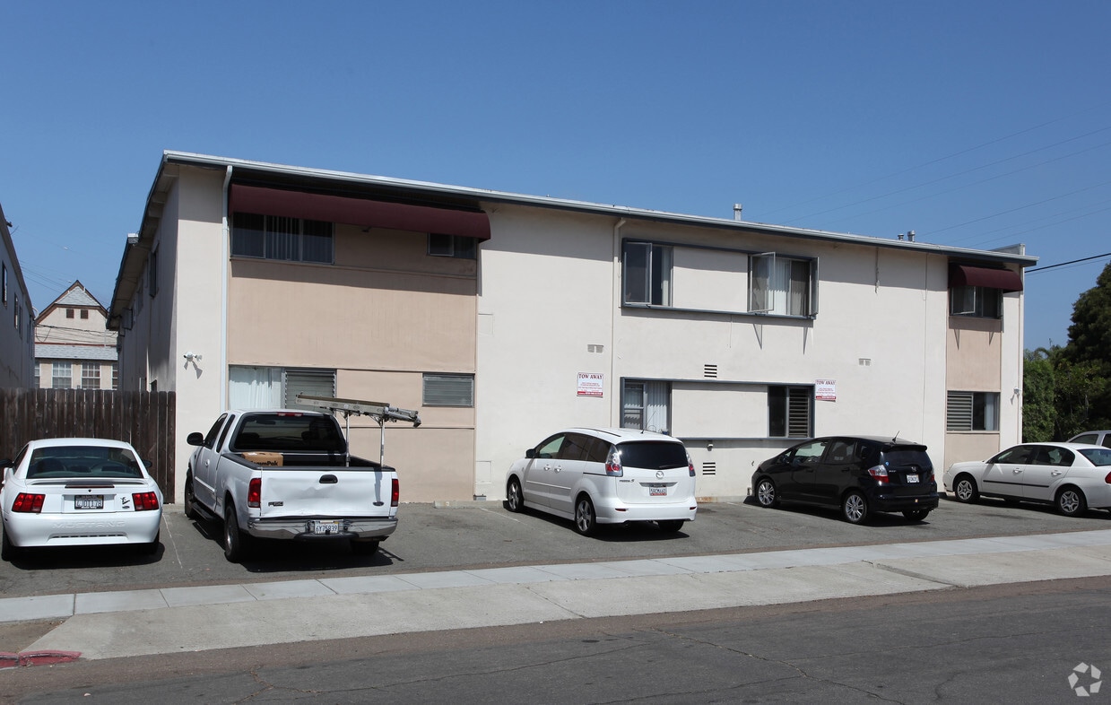 Primary Photo - 3535 COLLIER Ave