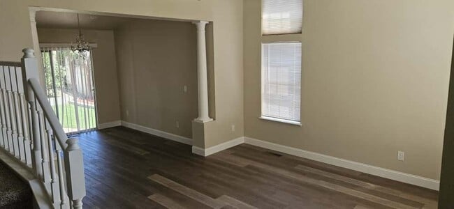 Building Photo - 270 Camelot Dr
