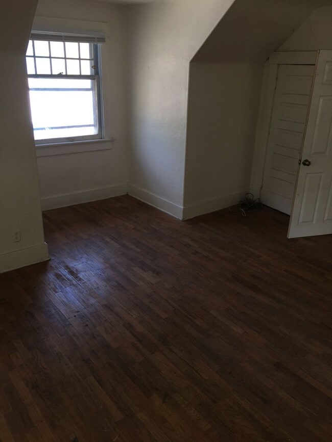 Building Photo - 1430 SW Polk St