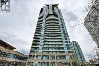 Building Photo - 33 Elm Dr W