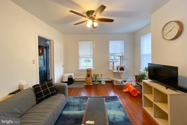 Foto del edificio - 10 Princeton Ave