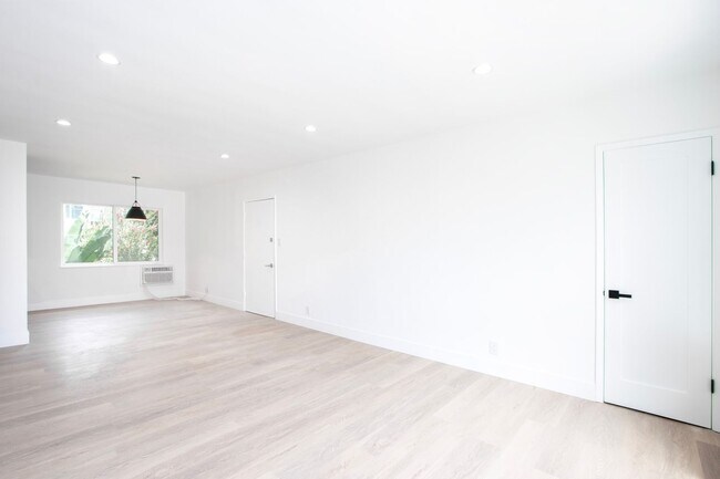 Foto del interior - 1046 N. Sierra Bonita Ave