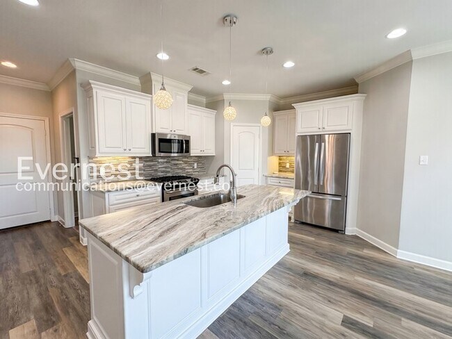 Building Photo - 120 Melville Dr