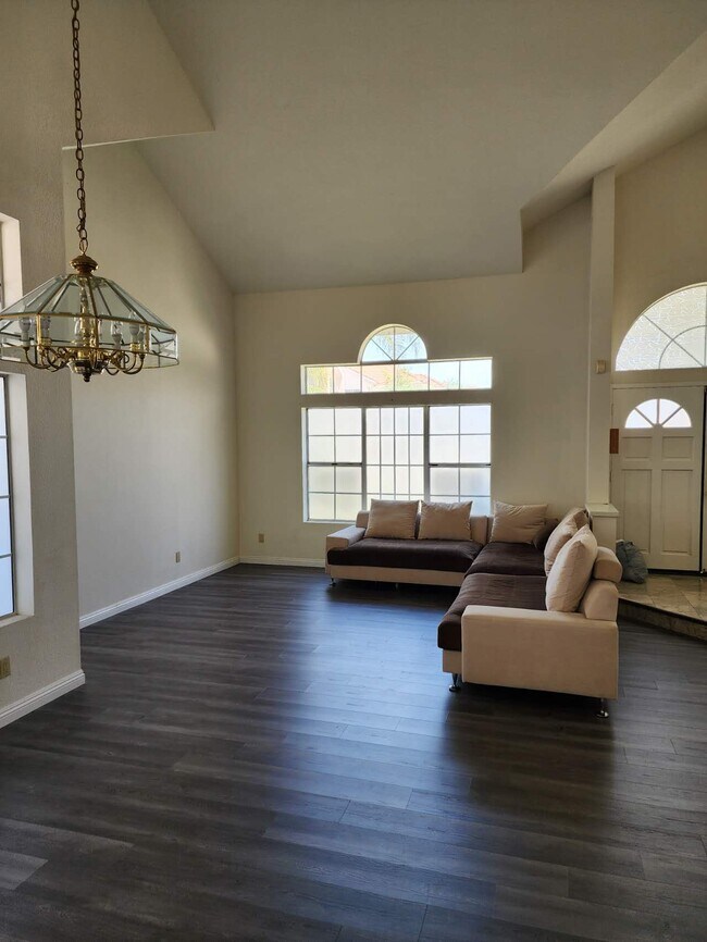 Building Photo - 980 Azalea Dr