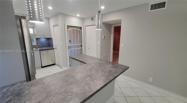 Foto del edificio - 1785 N Andrews Square