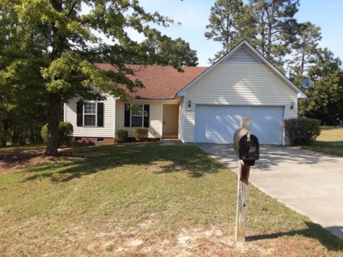 Primary Photo - 1552 Clan Campbell Dr., Raeford